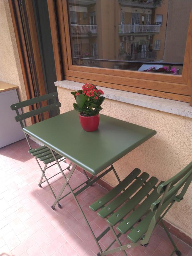Bed and Breakfast A Due Passi Da San Pietro Рим Екстер'єр фото